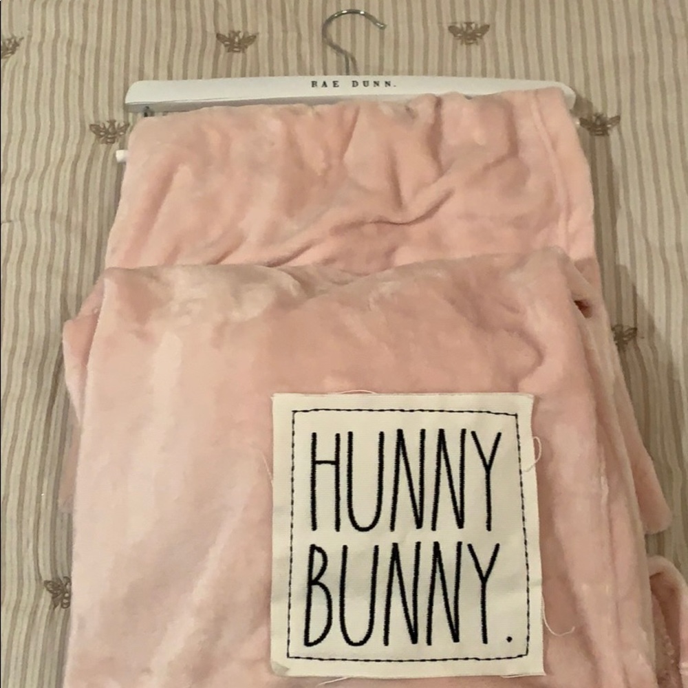 New w/o tags Rae Dunn plush throw 50inX60in.